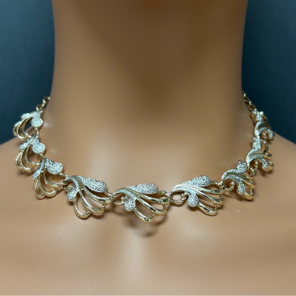 Sarah Coventry "Frosted Feathers" Collar Necklace